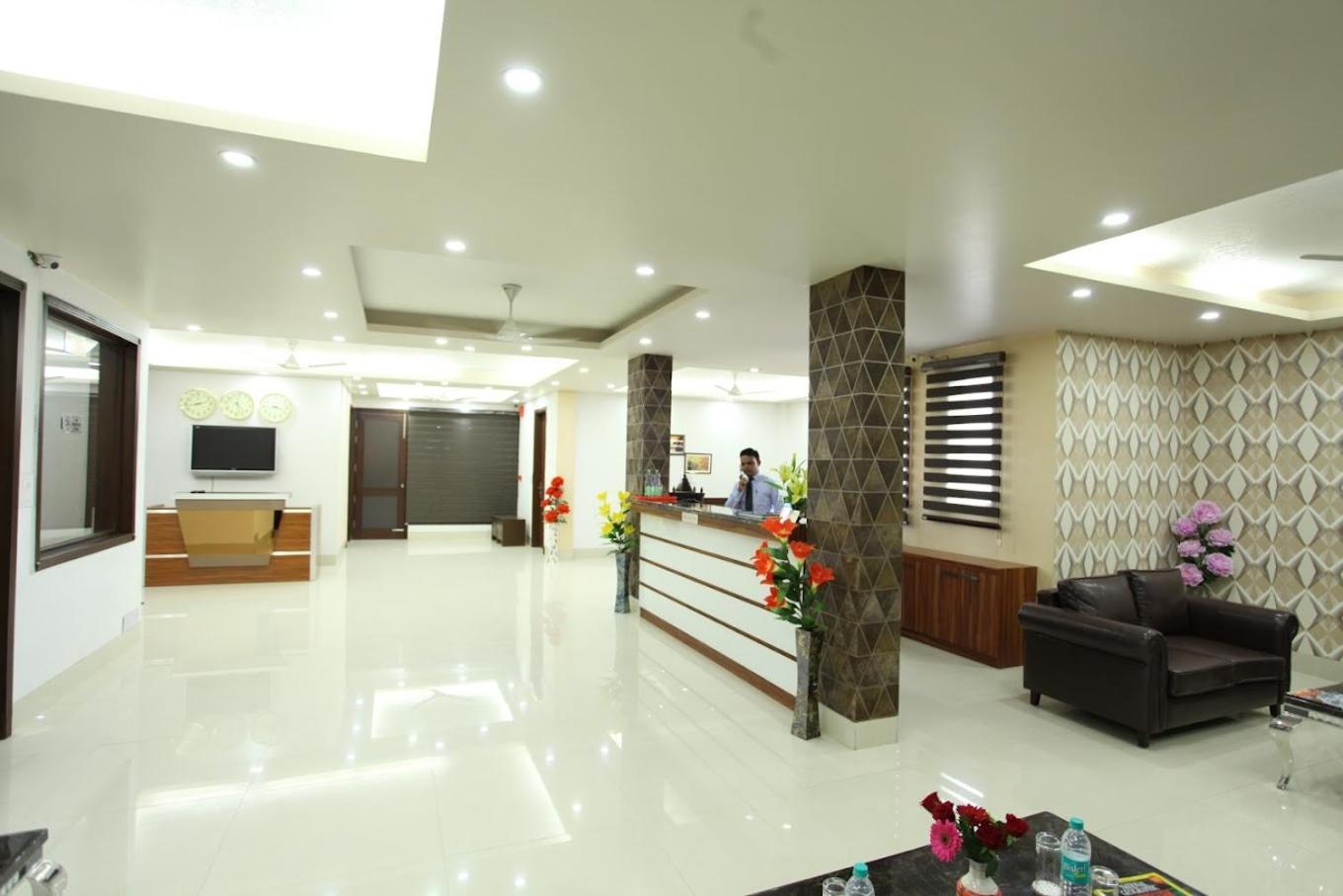 Hotel Hc Grand Yeni Delhi Dış mekan fotoğraf