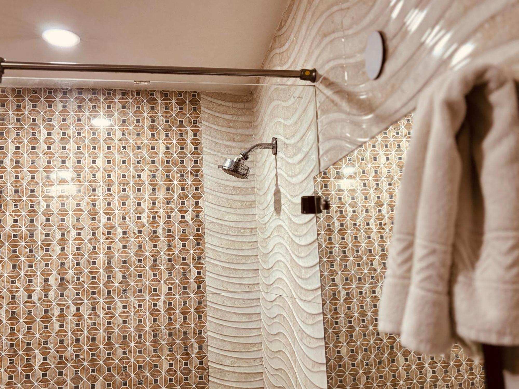 Hotel Hc Grand Yeni Delhi Dış mekan fotoğraf
