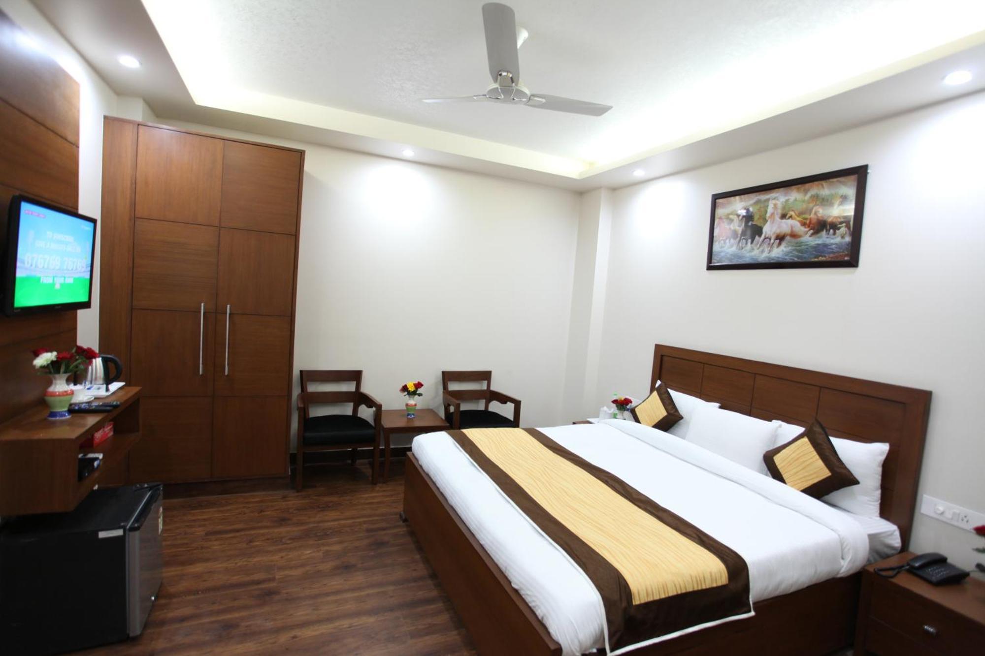 Hotel Hc Grand Yeni Delhi Dış mekan fotoğraf